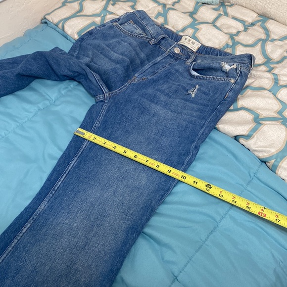We The Free People Relaxed Heritage Flared Distressed Jeans Size 28 - Picture 16 of 16